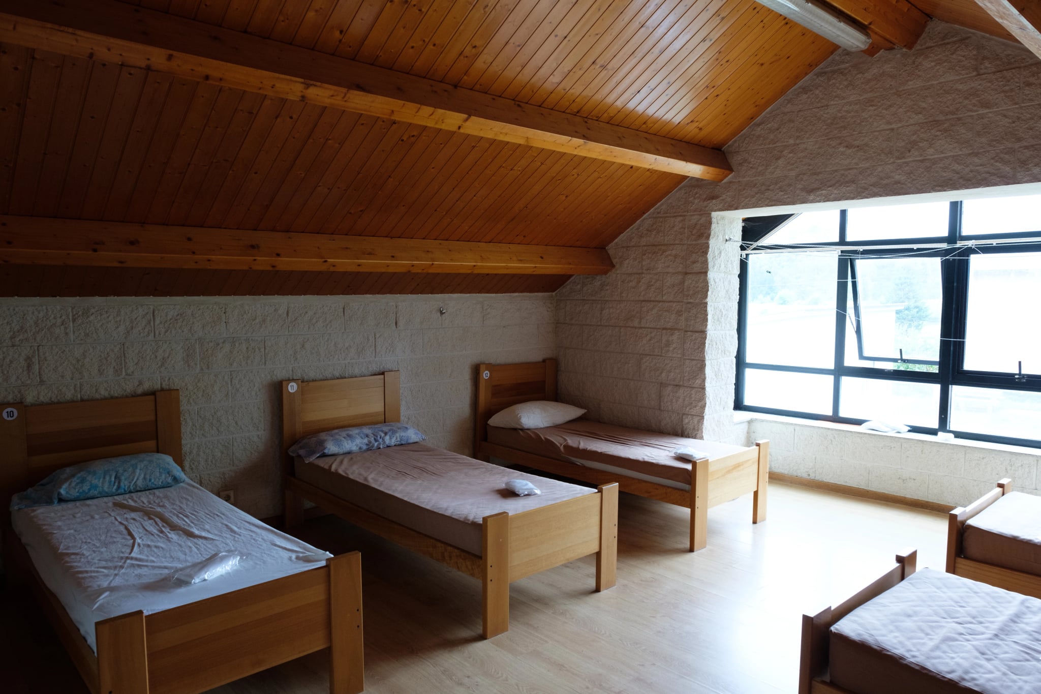Slaapkamer in een hostal op de Weg van St. Jacob in Spanje