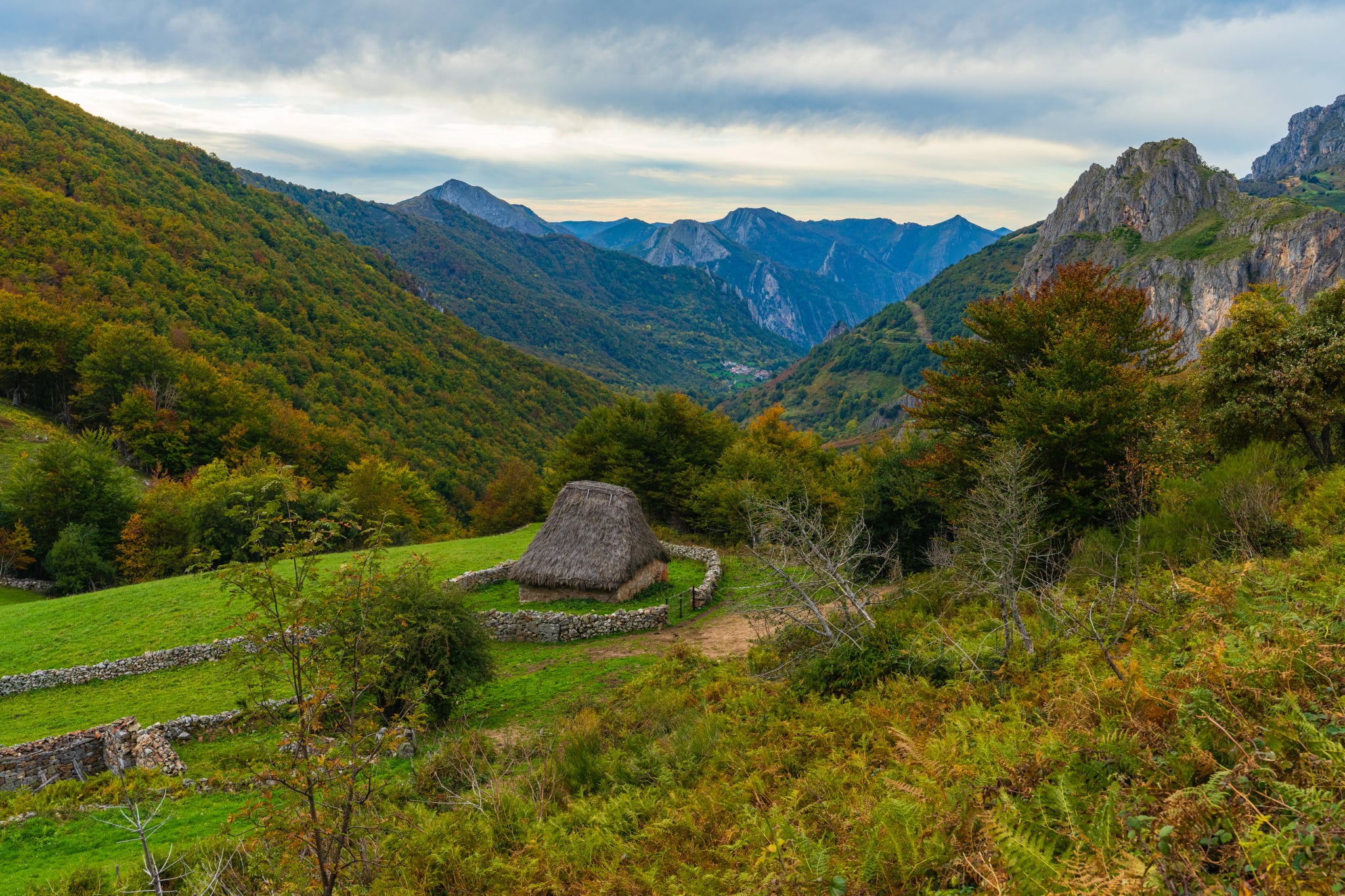 Herfstlandschap in het Somiedo natuurpark in Asturië.