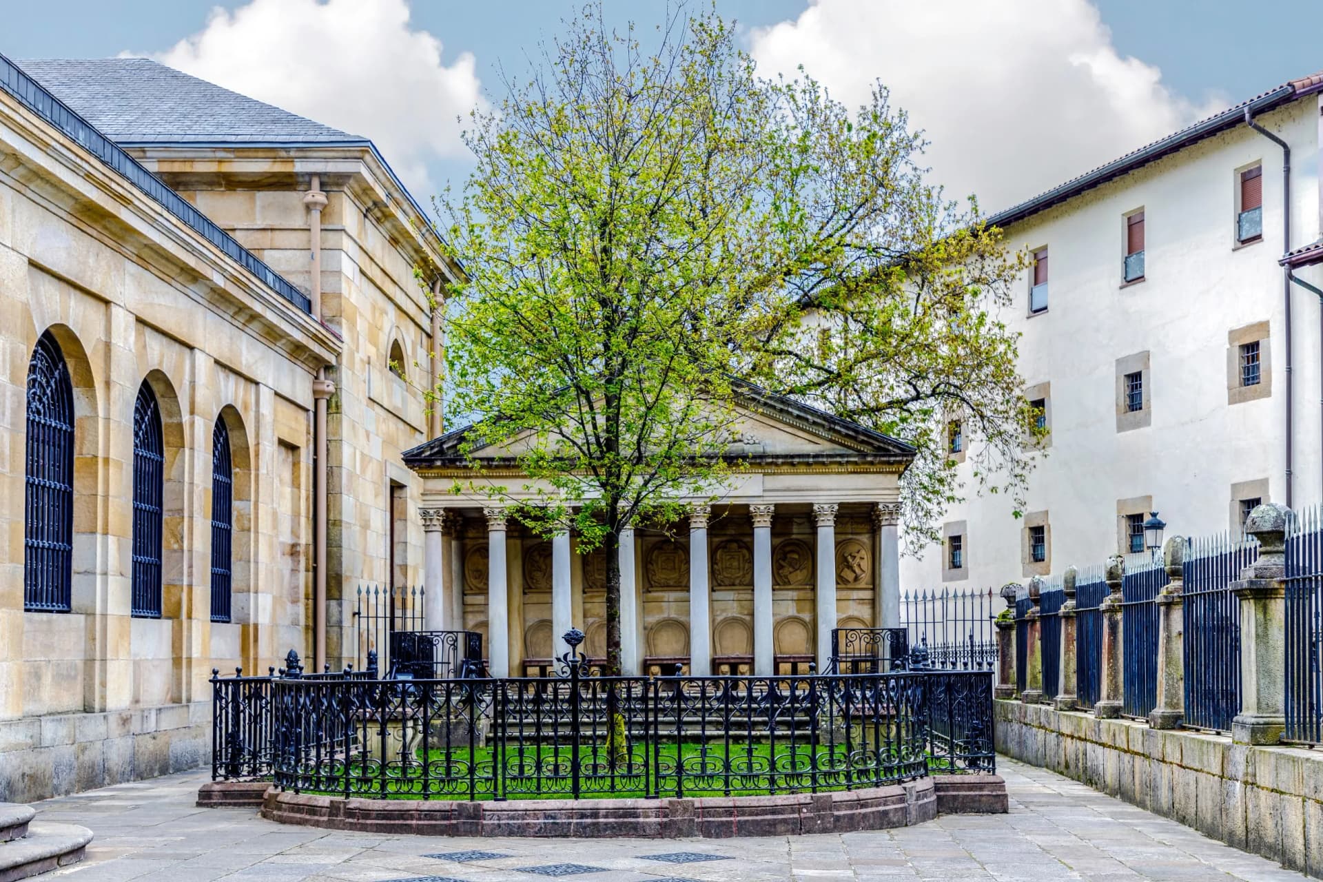 The trunk of the "Old Tree" of Gernika. Spain