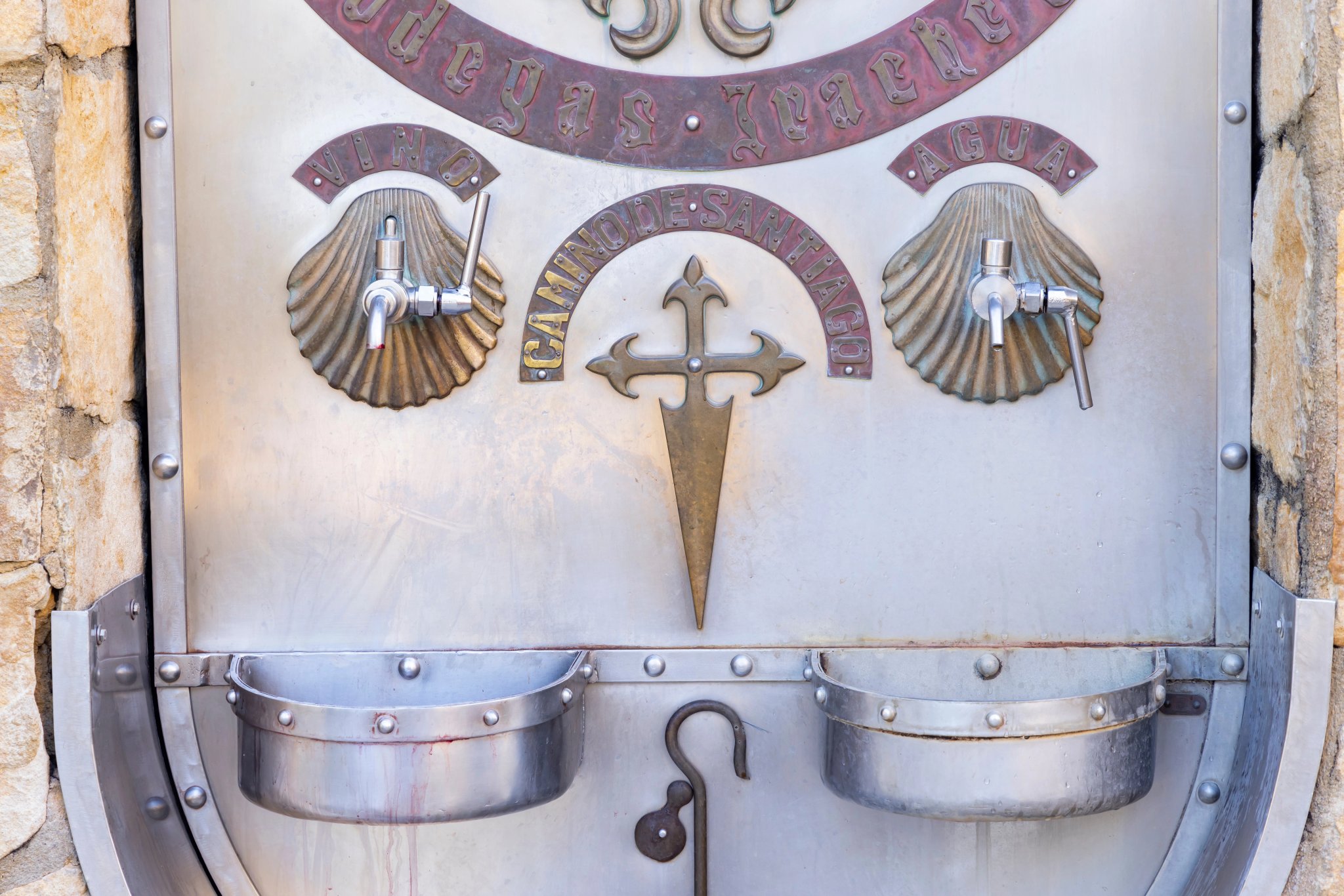 Kohútik na víno a vodu v Irache vinárni, Cesta do Santiaga de Compostela, Navarre, Španielsko