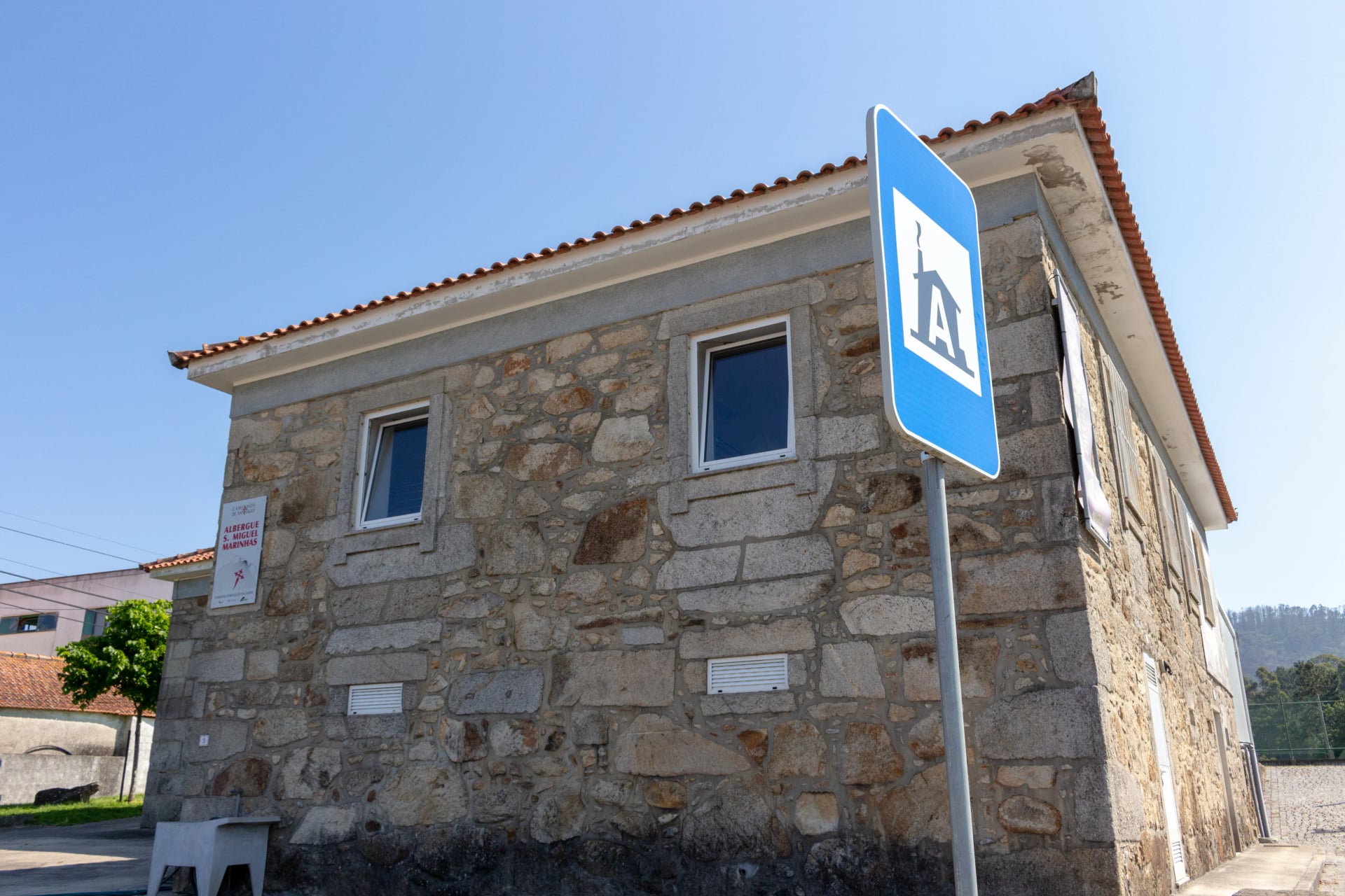 Pilgerherberge von São Miguel das Marinhas, im Besitz des Pfarrrates von Marinhas, mit Verantwortung für die Verwaltung des portugiesischen Roten Kreuzes, Marinhas, Esposende, Portugal.
