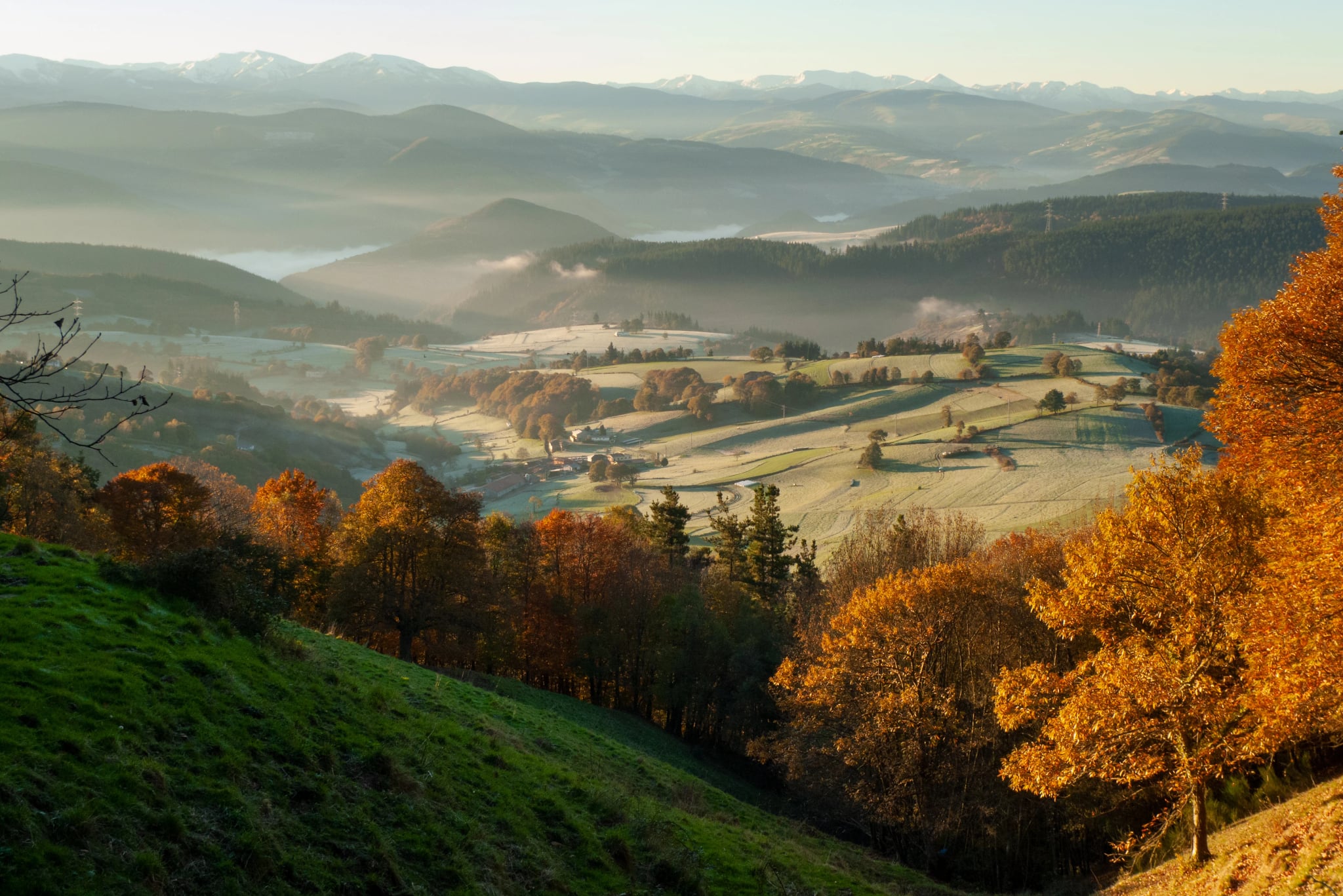 Herbstlandschaft auf dem Weg durch den asturianischen Rat von Tineo, im Camino de Santiago Primitivo