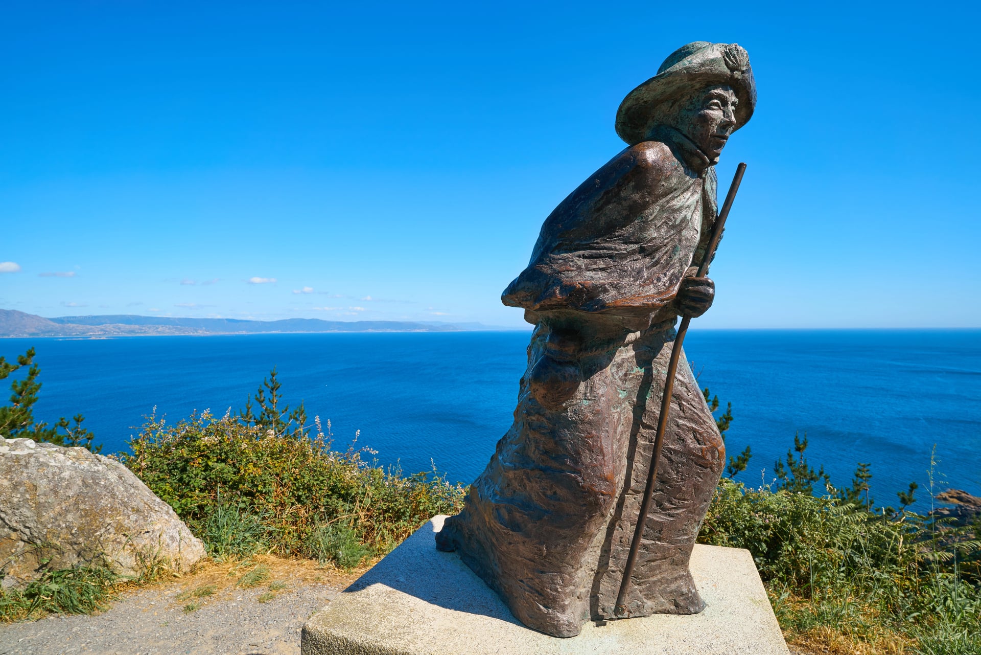 Estátua de Peregrino Finisterre fim do Caminho de São Tiago