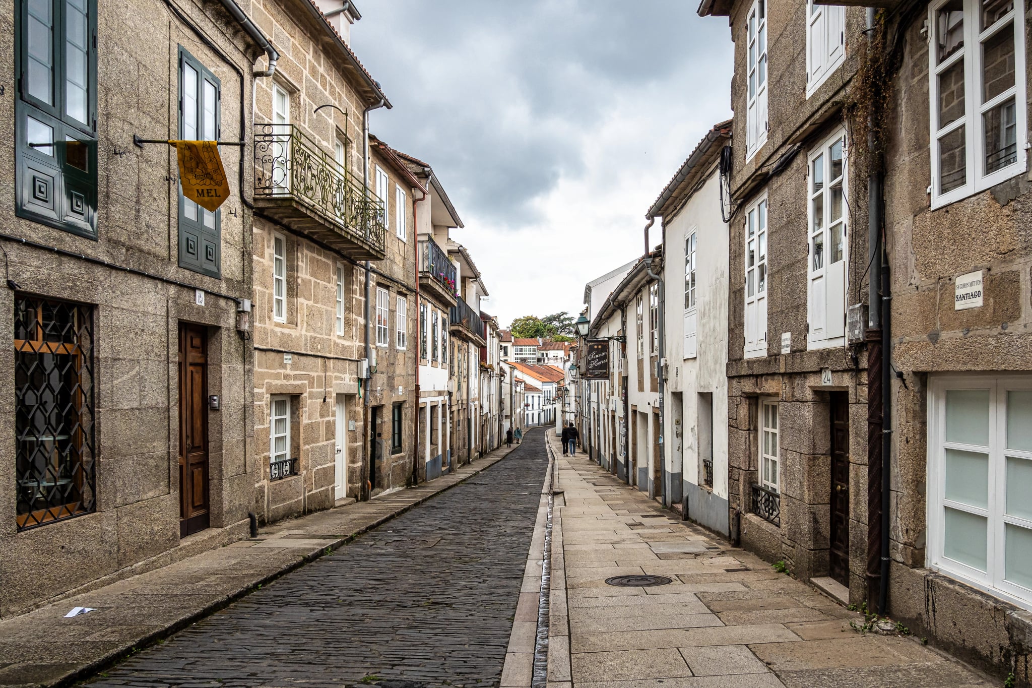 Hortas Street, Rua das Hortas is de eerste etappe van Camino Finisterre bij Santiago de Compostela, Galicië, Spanje