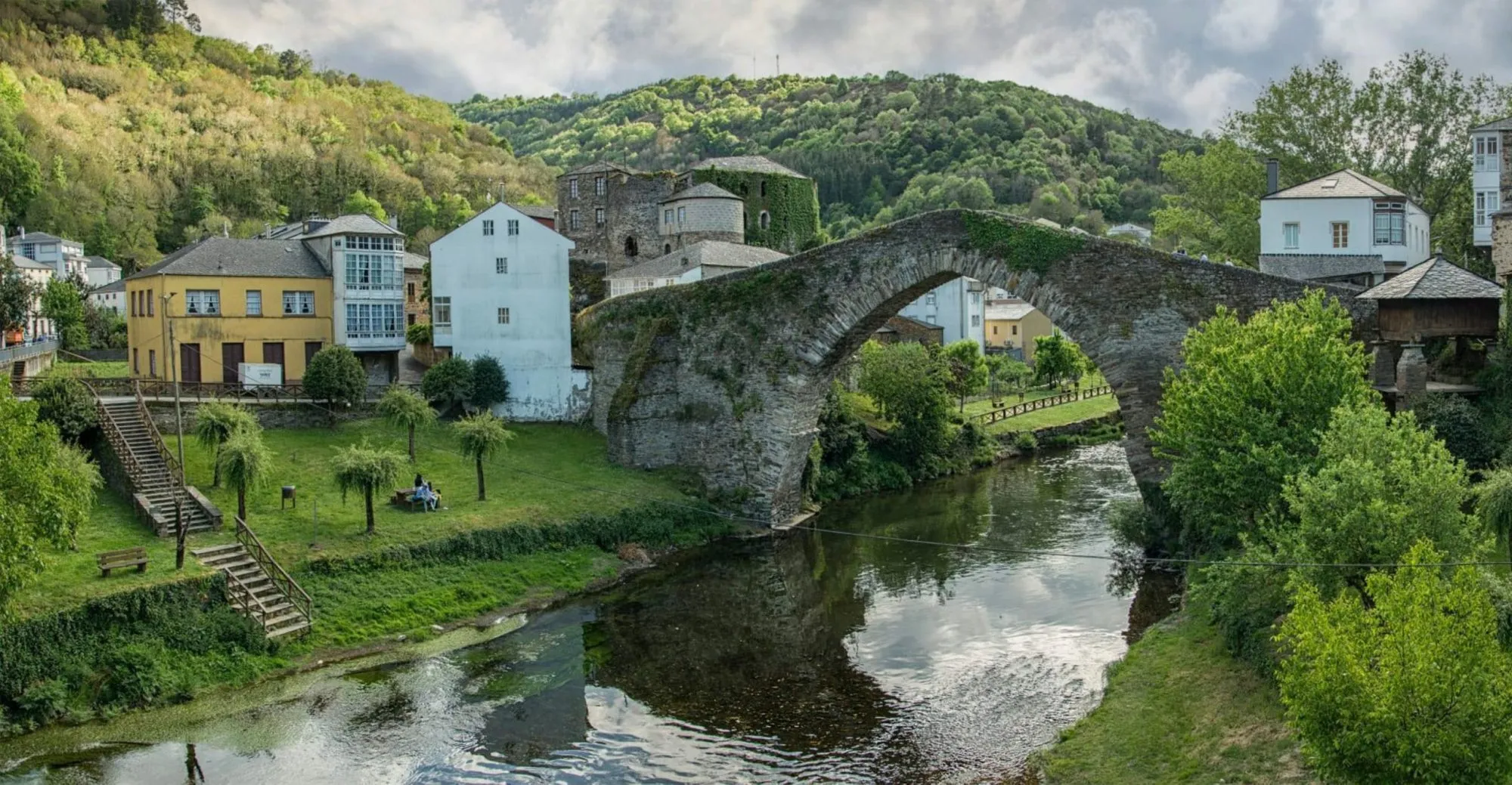 Puente medieval de Navia de Suarna, Galicia