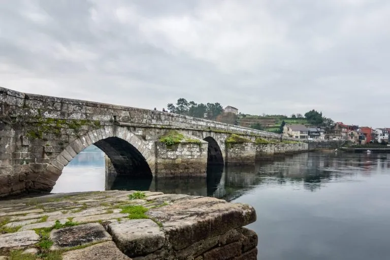 Puente de Ponte Sampaio, en Pontevedra (Galicia, España)